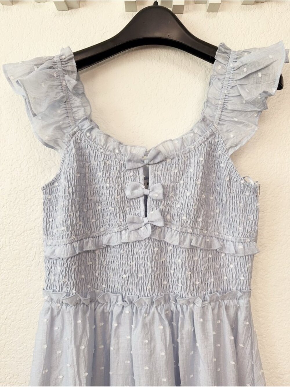 NEW Moon River Porter Clip Dot Ruffle Detail Smocked Midi Dress in Light Blue - Picture 7 of 9